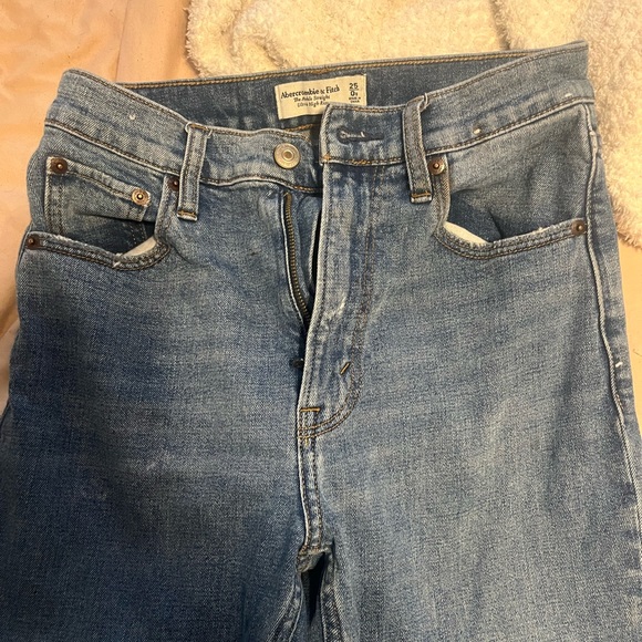 Abercrombie & Fitch high rise ankle straight jeans in short - Picture 1 of 3